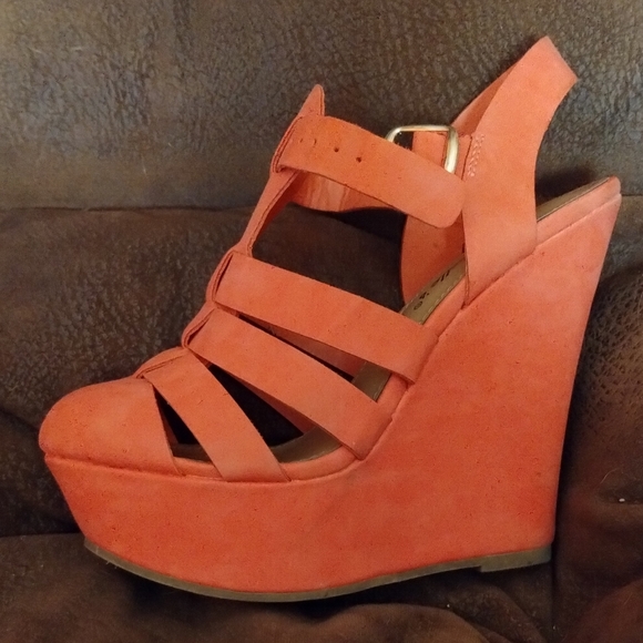 Breckelle's wedge heel sandals - Picture 2 of 4